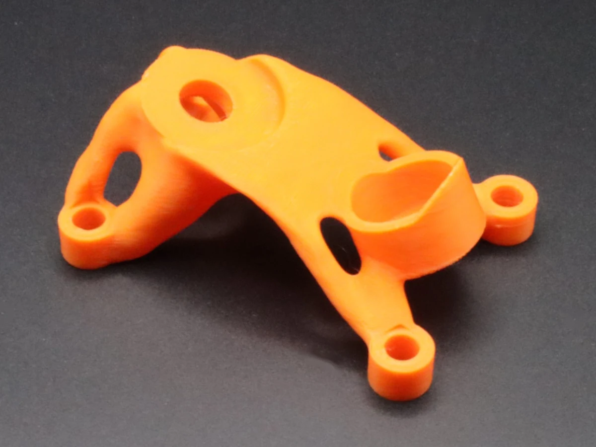 Funktionaler Halter aus orangem Filament